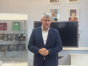 Встреча поколений: сотрудники ГП №209 и ветераны Раменок обсудили здоровье и развитие поликлиники 1