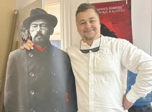 Творчество объединяет: уролог из ГП №209 в жюри театрального конкурса